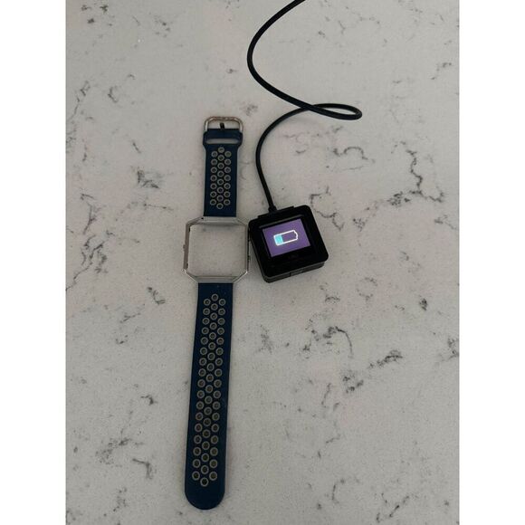 Fitbit Blaze Black Used Activity Tracker Band Charger Fitness Health Smart Watch - Picture 1 of 6